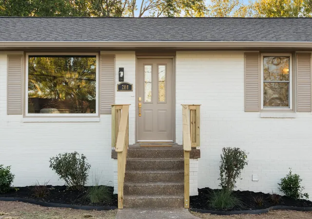 Photo 1 of Single family home for sale at 208 Evergreen Cir, Hendersonville, TN 37075 | MLS# 3627552 | Listing updated on 2026-10-30