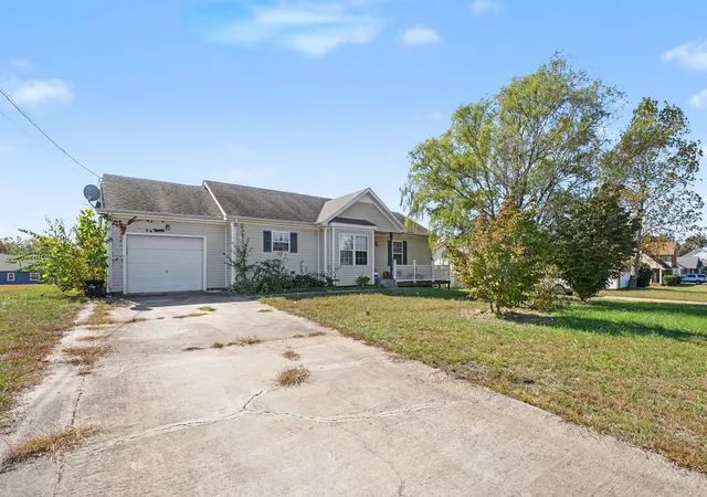 Single family home for sale at 1270 Barbee Ln, Clarksville, TN 37042 | MLS# 3627606