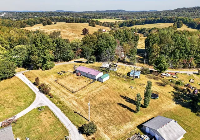 Photo 4 of Manufactured home for sale at 5689 Bell Rd, Cookeville, TN 38506 | MLS# 3627569 | Listing updated on 2026-10-27