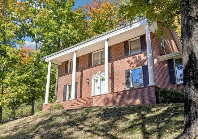 Photo 1 of Single family home for sale at 1310 Otter Crk Rd, Nashville, TN 37215 | MLS# 3627571 | Listing updated on 2026-10-27