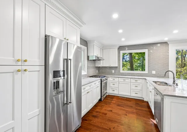 Photo 2 of Single family home for sale at 1310 Otter Crk Rd, Nashville, TN 37215 | MLS# 3627571 | Listing updated on 2026-10-27