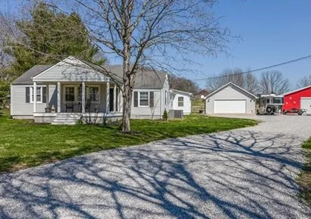 Single family home for sale at 5577 Carters Crk Pike, Thompsons Station, TN 37179 | MLS# 3628103