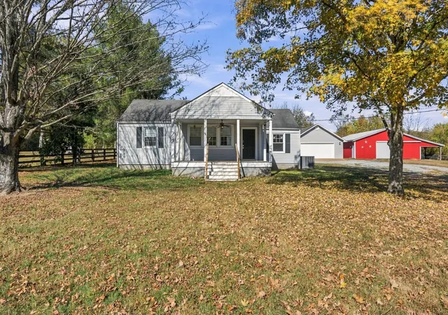 Single family home for sale at 5577 Carters Crk Pike, Thompsons Station, TN 37179 | MLS# 3628103