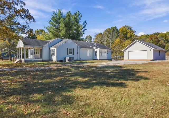 Single family home for sale at 5577 Carters Crk Pike, Thompsons Station, TN 37179 | MLS# 3628103