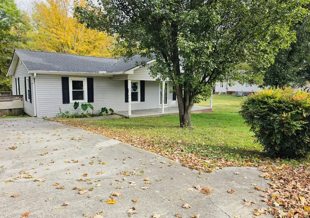 Photo 1 of Single family home for sale at 221 Wilkins Ave, Etowah, TN 37331 | MLS# 3627590 | Listing updated on 2026-10-27