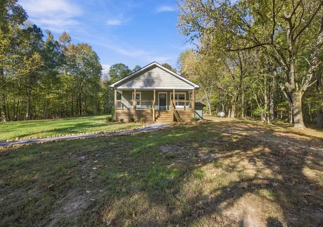 Photo 3 of Single family home for sale at 1013 Hotwater Rd, Soddy Daisy, TN 37379 | MLS# 3627591 | Listing updated on 2026-10-28