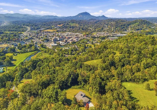 Photo 4 of Single family home for sale at 430 Burridge Dr, Sevierville, TN 37862 | MLS# 3628357 | Listing updated on 2026-10-29