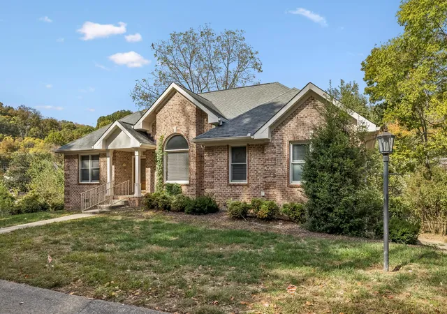 Photo 2 of Single family home for sale at 2409 Devon Valley Dr, Nashville, TN 37221 | MLS# 3627622 | Listing updated on 2026-10-28