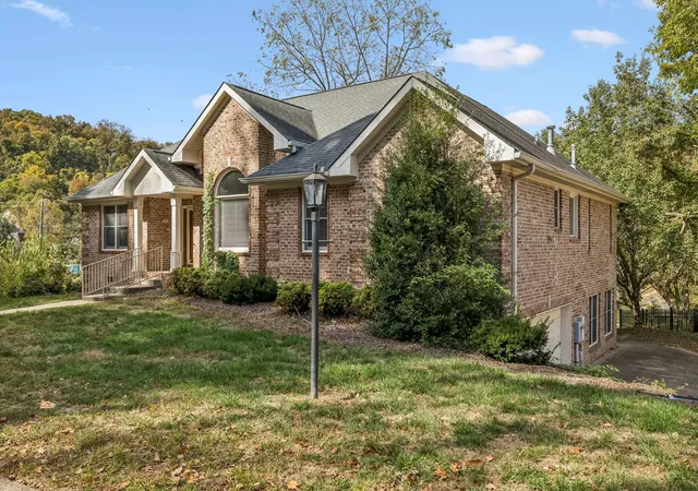 Photo 4 of Single family home for sale at 2409 Devon Valley Dr, Nashville, TN 37221 | MLS# 3627622 | Listing updated on 2026-10-28