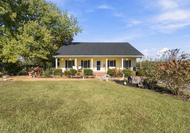 Single family home for sale at 2539 Fairfield Pike, Shelbyville, TN 37160 | MLS# 3629587
