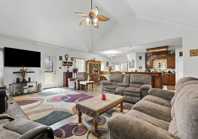 Photo 2 of Single family home for sale at 2539 Fairfield Pike, Shelbyville, TN 37160 | MLS# 3629587 | Listing updated on 2026-10-30