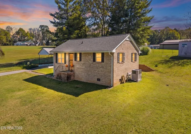 Photo 1 of Single family home for sale at 716 W Beaver Crk Dr, Powell, TN 37849 | MLS# 3627706 | Listing updated on 2026-10-29
