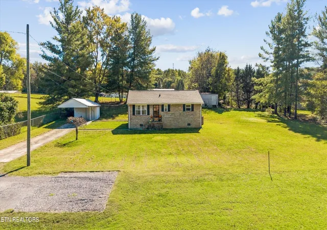 Photo 3 of Single family home for sale at 716 W Beaver Crk Dr, Powell, TN 37849 | MLS# 3627706 | Listing updated on 2026-10-29