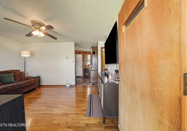 Photo 4 of Single family home for sale at 716 W Beaver Crk Dr, Powell, TN 37849 | MLS# 3627706 | Listing updated on 2026-10-29