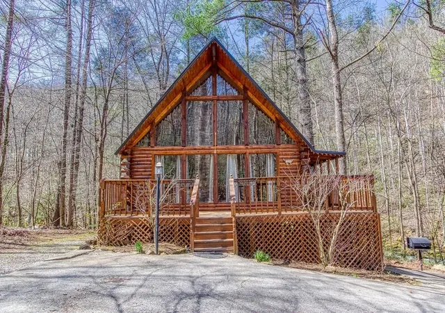 Single family home for sale at 2231 Cove Crk Dr, Sevierville, TN 37862 | MLS# 3630126