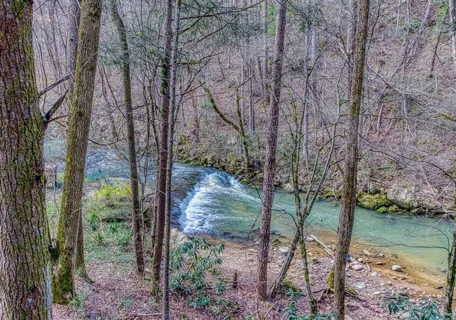 Photo 3 of Single family home for sale at 2231 Cove Crk Dr, Sevierville, TN 37862 | MLS# 3630126 | Listing updated on 2026-10-31