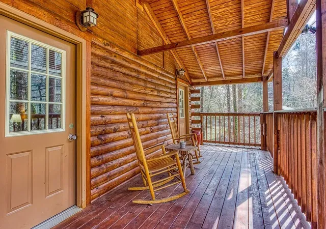 Photo 4 of Single family home for sale at 2231 Cove Crk Dr, Sevierville, TN 37862 | MLS# 3630126 | Listing updated on 2026-10-31