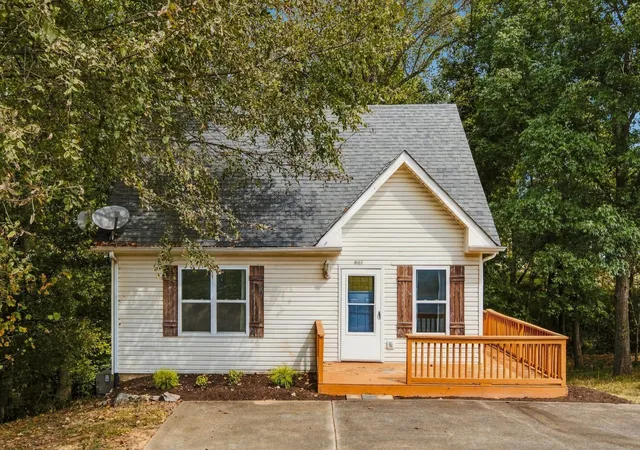 Single family home for sale at 941 Applegrove Cir, Clarksville, TN 37040 | MLS# 3627735