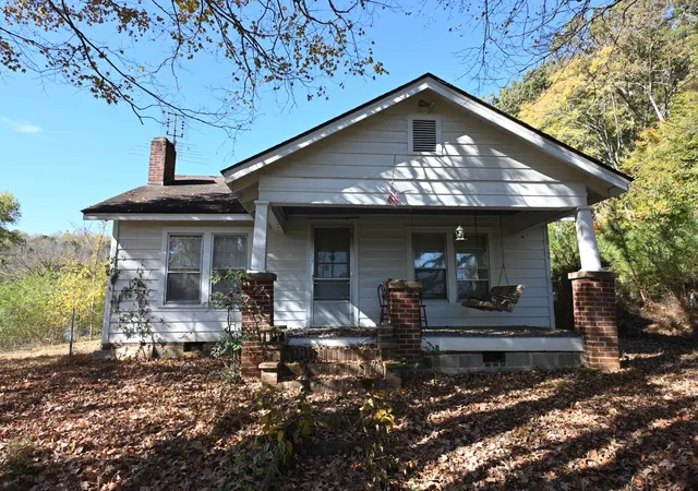 Photo 1 of Single family home for sale at 1290 Old Beardstown Rd, Lobelville, TN 37097 | MLS# 3627800 | Listing updated on 2026-10-28