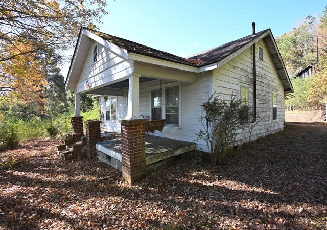 Photo 2 of Single family home for sale at 1290 Old Beardstown Rd, Lobelville, TN 37097 | MLS# 3627800 | Listing updated on 2026-10-28