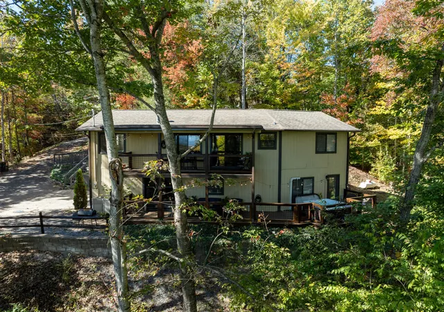 Photo 4 of Single family home for sale at 742 Lloyd Huskey Rd, Pigeon Forge, TN 37863 | MLS# 3628529 | Listing updated on 2026-10-29