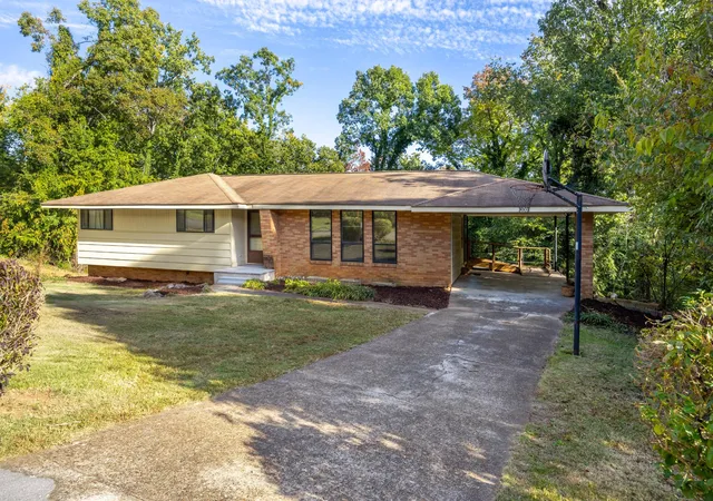 Photo 2 of Single family home for sale at 4430 Crestview Dr, Chattanooga, TN 37415 | MLS# 3627764 | Listing updated on 2026-10-30