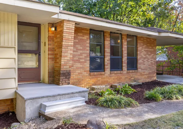 Photo 3 of Single family home for sale at 4430 Crestview Dr, Chattanooga, TN 37415 | MLS# 3627764 | Listing updated on 2026-10-30