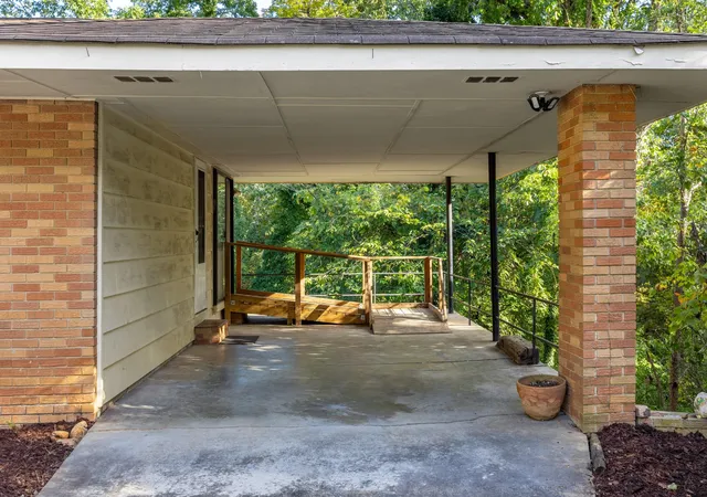 Photo 4 of Single family home for sale at 4430 Crestview Dr, Chattanooga, TN 37415 | MLS# 3627764 | Listing updated on 2026-10-30