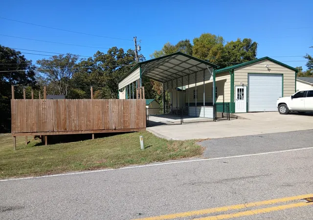 Photo 1 of Single family home for sale at 601 Pumpkin Ridge Rd, Dover, TN 37058 | MLS# 3627782 | Listing updated on 2026-10-28
