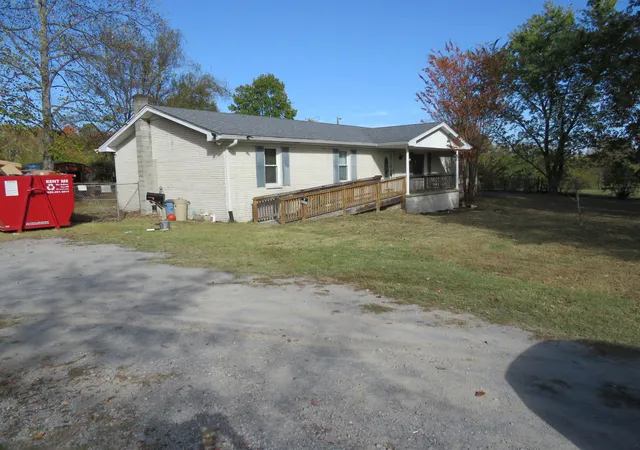 Photo 2 of Single family home for sale at 3585 Hartsville Pike, Castalian Springs, TN 37031 | MLS# 3628342 | Listing updated on 2026-10-29