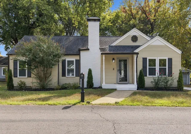Single family home for sale at 110 E Mcknight Dr, Murfreesboro, TN 37130 | MLS# 3628007