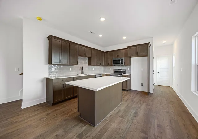 Photo 4 of Townhouse for sale at 1886 Cotton Way, Chattanooga, TN 37404 | MLS# 3627811 | Listing updated on 2026-10-28