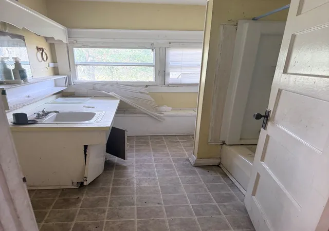 Photo 4 of Single family home for sale at 1946 Saxton Ave, Knoxville, TN 37915 | MLS# 3627853 | Listing updated on 2026-10-28