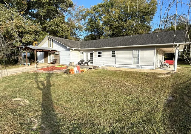 Photo 2 of Single family home for sale at 170 Long Is Rd, South Pittsburg, TN 37380 | MLS# 3628146 | Listing updated on 2026-10-29