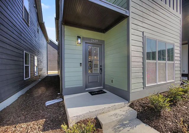Photo 2 of Single family home for sale at 2439 Twill Pl, Chattanooga, TN 37404 | MLS# 3627827 | Listing updated on 2026-10-29