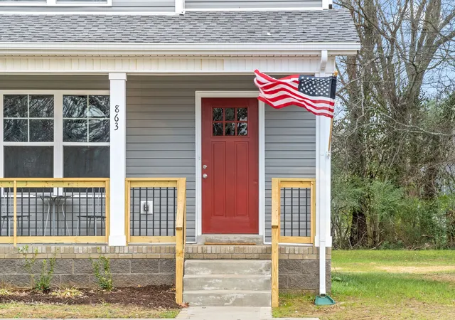 Photo 2 of Single family home for sale at 863 Central Ave, Clarksville, TN 37040 | MLS# 3629795 | Listing updated on 2026-10-30