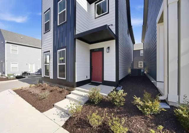 Photo 2 of Single family home for sale at 2423 Twill Pl, Chattanooga, TN 37404 | MLS# 3627837 | Listing updated on 2026-10-29