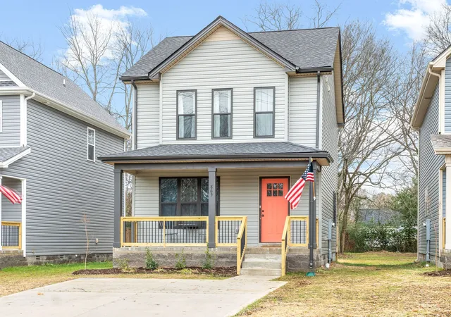 Photo 2 of Single family home for sale at 865 Central Ave, Clarksville, TN 37040 | MLS# 3629798 | Listing updated on 2026-10-30