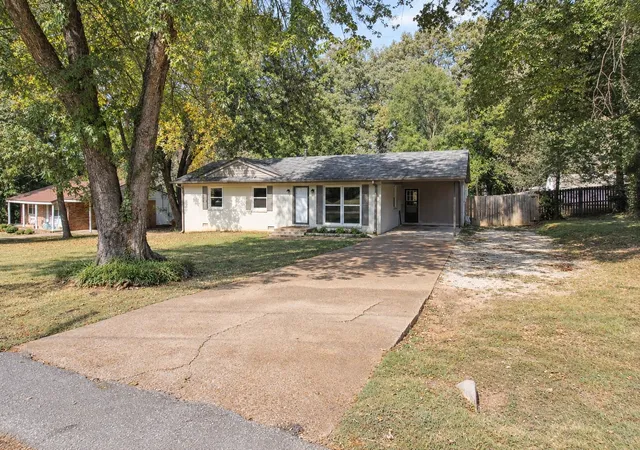 Photo 1 of Single family home for sale at 110 Circle Dr, Lexington, TN 38351 | MLS# 3627863 | Listing updated on 2026-10-28