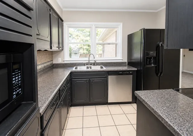 Photo 4 of Single family home for sale at 110 Circle Dr, Lexington, TN 38351 | MLS# 3627863 | Listing updated on 2026-10-28