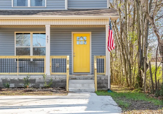 Photo 2 of Single family home for sale at 867 Central Ave, Clarksville, TN 37040 | MLS# 3629796 | Listing updated on 2026-10-30