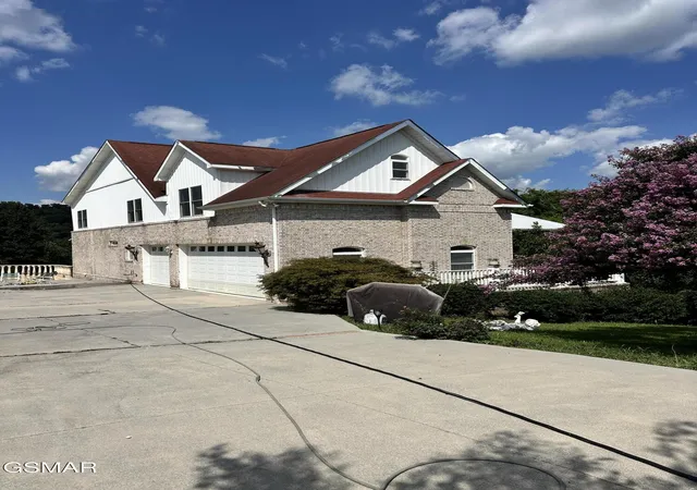 Photo 1 of Single family home for sale at 1610 Spear Point Ln, Sevierville, TN 37876 | MLS# 3627871 | Listing updated on 2026-10-28