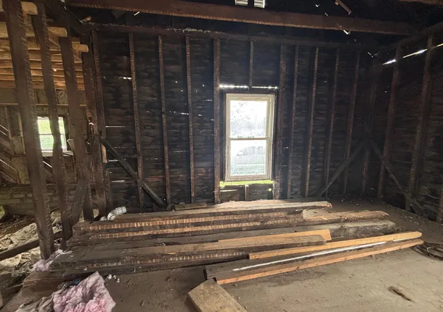 Photo 4 of Single family home for sale at 304 E Cottage Ave, Elizabethton, TN 37643 | MLS# 3627906 | Listing updated on 2026-10-28
