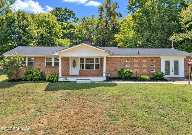 Single family home for sale at 229 Delay St, Athens, TN 37303 | MLS# 3627888