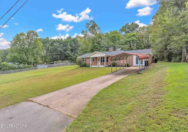Photo 3 of Single family home for sale at 229 Delay St, Athens, TN 37303 | MLS# 3627888 | Listing updated on 2026-10-29