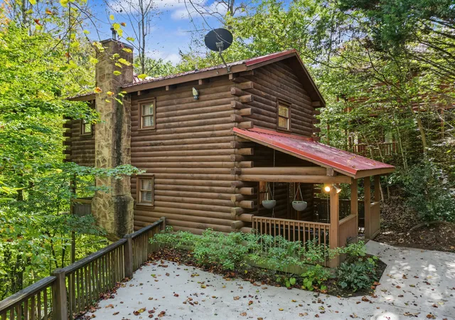 Photo 3 of Single family home for sale at 530 Ogle Dr, Pigeon Forge, TN 37863 | MLS# 3627979 | Listing updated on 2026-10-28