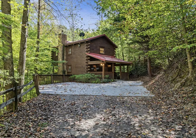 Photo 4 of Single family home for sale at 530 Ogle Dr, Pigeon Forge, TN 37863 | MLS# 3627979 | Listing updated on 2026-10-28