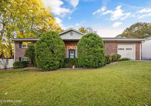 Photo 1 of Single family home for sale at 124 Downey Dr, Maryville, TN 37801 | MLS# 3627932 | Listing updated on 2026-10-29