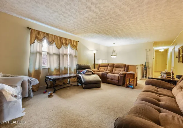 Photo 2 of Single family home for sale at 124 Downey Dr, Maryville, TN 37801 | MLS# 3627932 | Listing updated on 2026-10-29