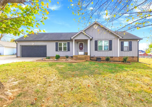 Single family home for sale at 1469 Bridle Ln, Chapel Hill, TN 37034 | MLS# 3629593